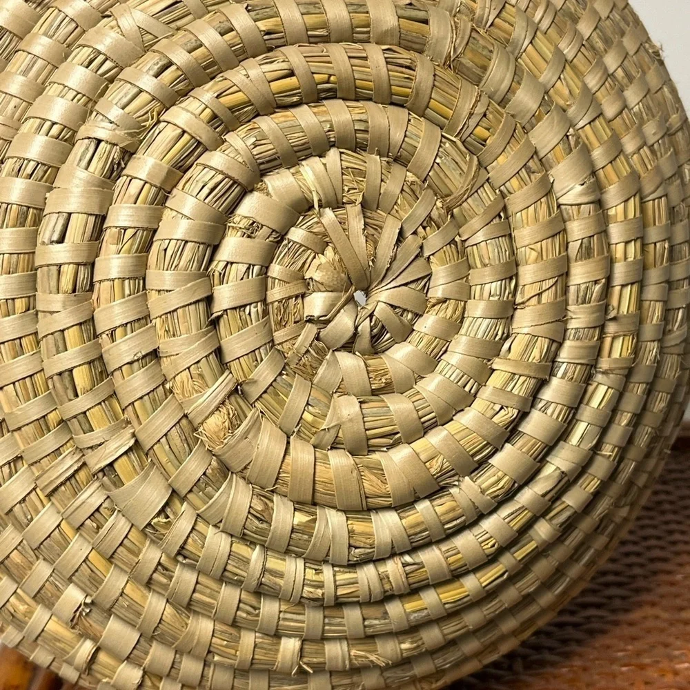 NEW PINE NEEDLE HAND WOVEN BASKET MADE IN GUATAMALA